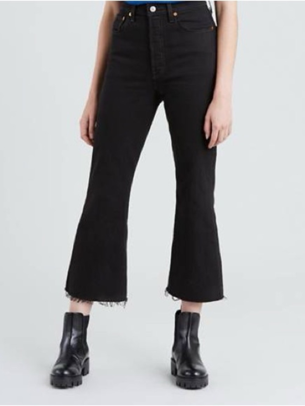 Levi’s premium denim Ribcage Cropped Flare Jeans with Raw Hem button fly size 26